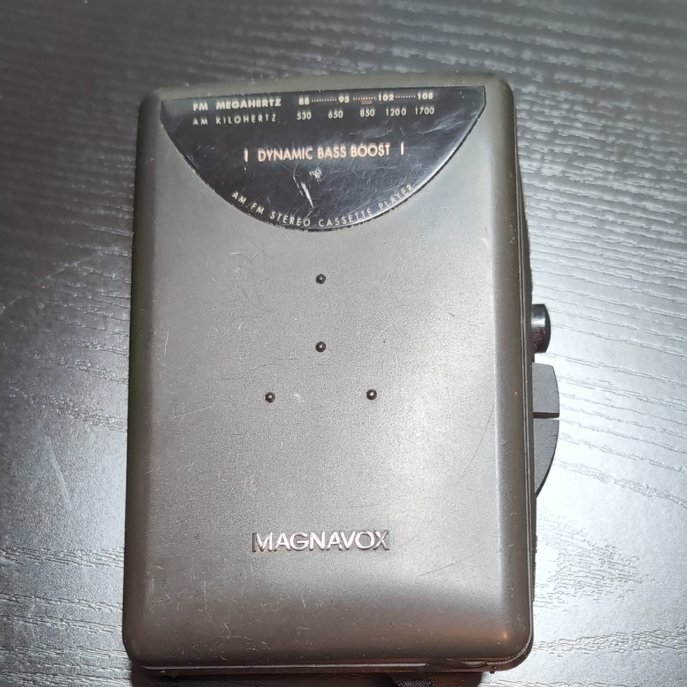 Magnavox AM FM Stereo Portable Cassette Player Aq6521